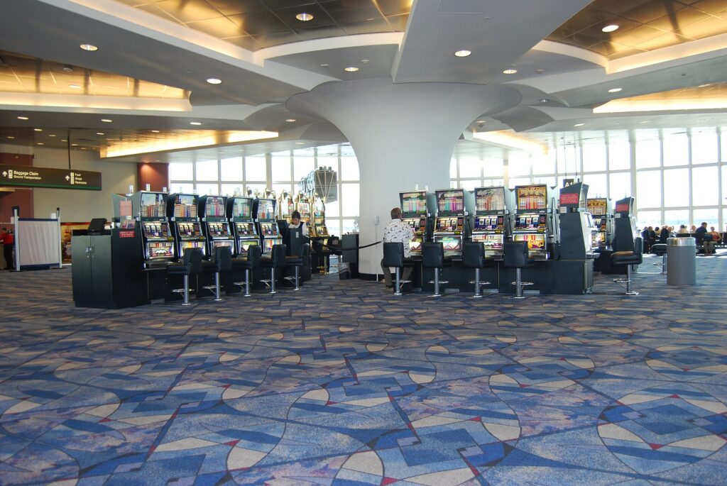 McCarran International Airport Slot Machines Gate A 2008 - FOTO Eddie Maloney CC BY-SA 2_0