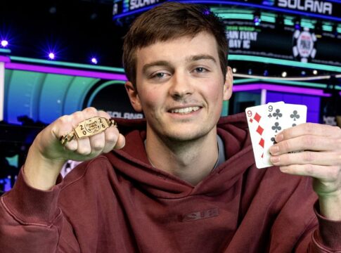 WSOP #84 – Myles Mullay holt mit 12 Big Blinds den Sieg beim $5.000 Super Turbo Bounty!