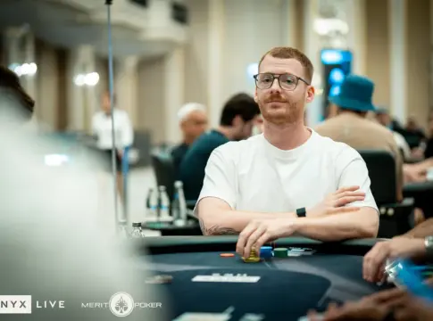 Jordan Woodall übernimmt im Onyx HRS $25k Main Event die Führung vor Tag 2!