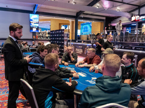 OLA Poker Tour Main Event – Soering beendet Day 1B als Runaway Chipleader!