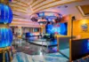 16 Spieler kämpfen um €862.300 im Super Main Event Der Poker-Bereich des King's Resort Rozvadov mit WSOP-Branding und einem Final Table Setup.