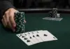 Pillamarapus Straight Flush entscheidet das Heads-up Pokerchips und Karten beim entscheidenden Straight Flush im Heads-up