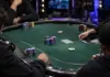 Poker Masters: Vaysman macht aus 20.000 Chips den Sieg Finaltisch im PokerGO Studio mit Pokerchips und verdeckten Karten nach dem Poker-Masters-Finale